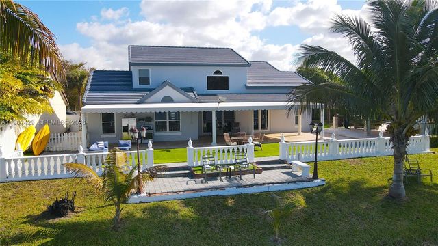 19230 NW 87th Pl, Hialeah, FL 33018