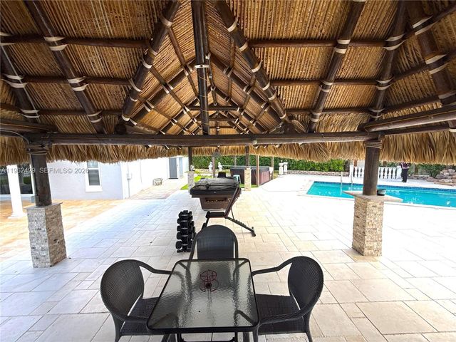 19230 NW 87th Pl, Hialeah, FL 33018