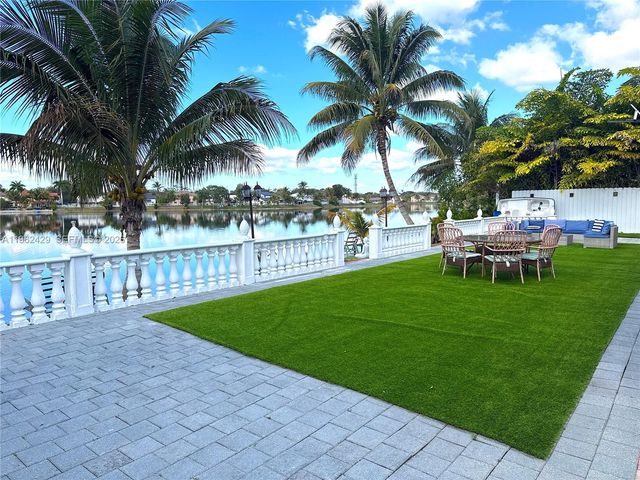 19230 NW 87th Pl, Hialeah, FL 33018