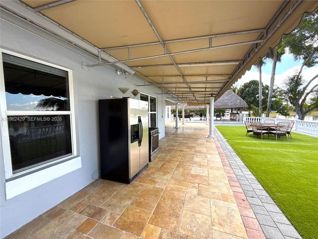 19230 NW 87th Pl, Hialeah, FL 33018