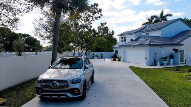 19230 NW 87th Pl, Hialeah, FL 33018
