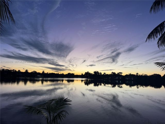 19230 NW 87th Pl, Hialeah, FL 33018