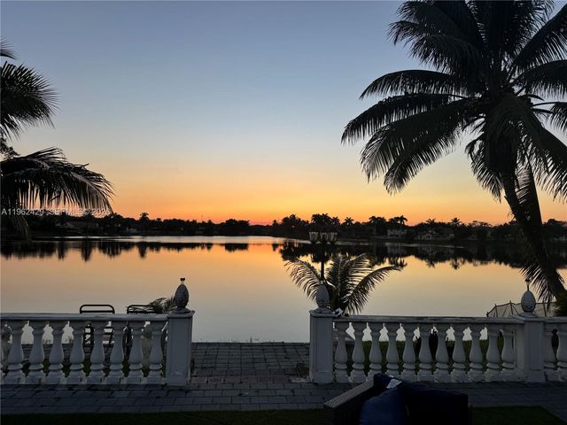 19230 NW 87th Pl, Hialeah, FL 33018