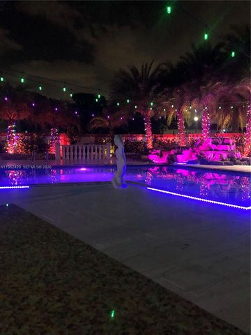 19230 NW 87th Pl, Hialeah, FL 33018