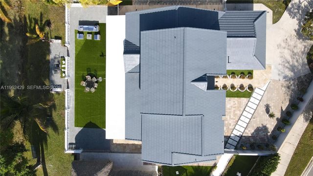 19230 NW 87th Pl, Hialeah, FL 33018