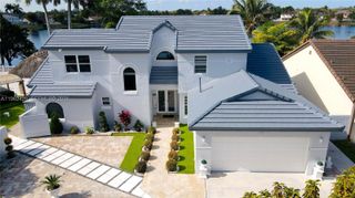 19230 NW 87th Pl, Hialeah, FL 33018