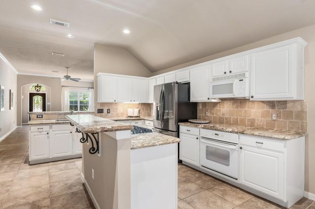 132 Fairway View Lane, Montgomery, TX 77356