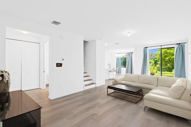 193 NW 36th Ave, Pompano Beach, FL 33069