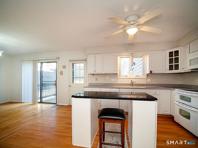 19 Hampton Park 19, Branford, CT 06405
