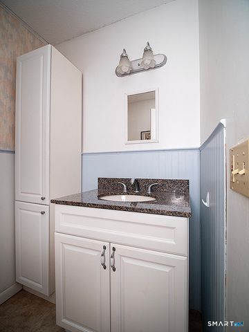 19 Hampton Park 19, Branford, CT 06405