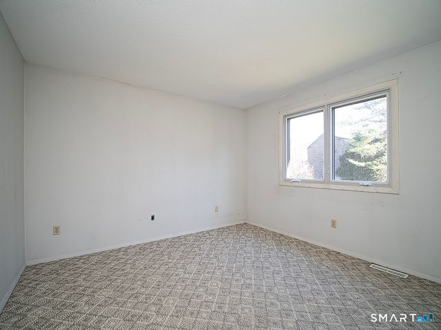 19 Hampton Park 19, Branford, CT 06405