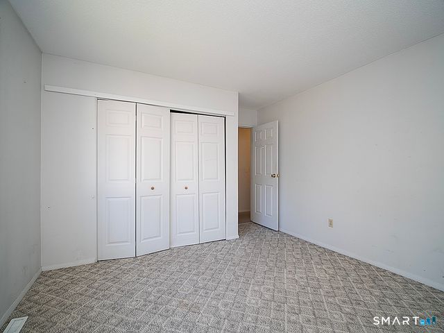 19 Hampton Park 19, Branford, CT 06405