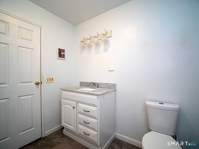 19 Hampton Park 19, Branford, CT 06405