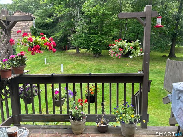 19 Hampton Park 19, Branford, CT 06405