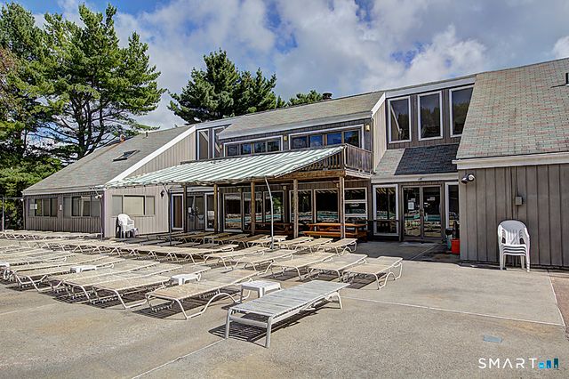 19 Hampton Park 19, Branford, CT 06405