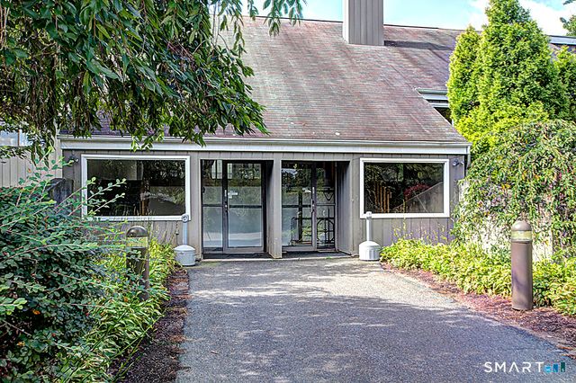 19 Hampton Park 19, Branford, CT 06405