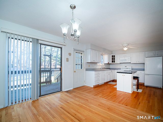 19 Hampton Park 19, Branford, CT 06405