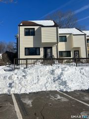 19 Hampton Park 19, Branford, CT 06405