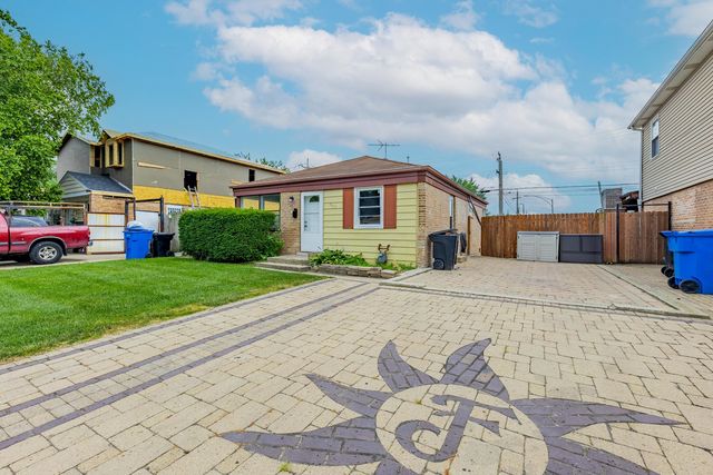 4677 W 84th Place, Chicago, IL 60652