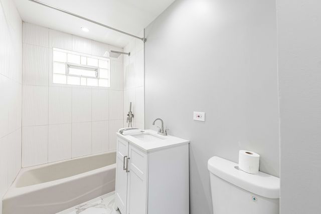 4677 W 84th Place, Chicago, IL 60652