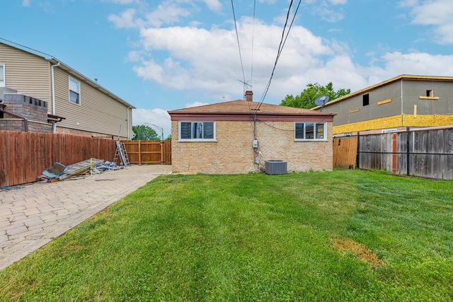 4677 W 84th Place, Chicago, IL 60652
