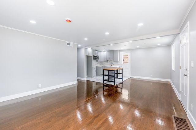 4677 W 84th Place, Chicago, IL 60652