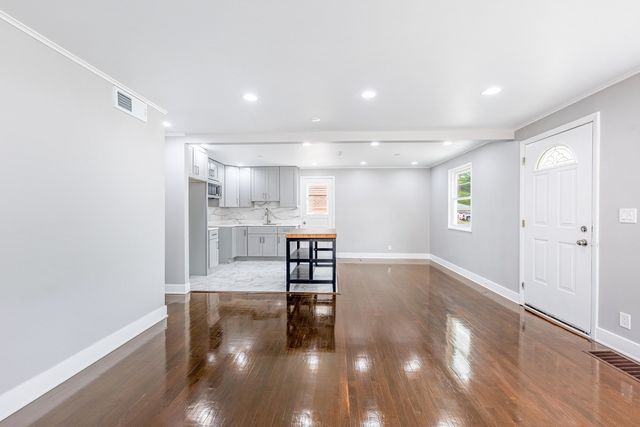 4677 W 84th Place, Chicago, IL 60652