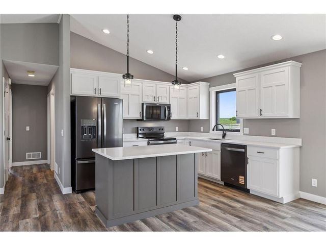 883 N Grant Street, Ellsworth, WI 54011