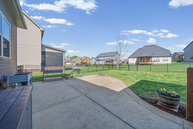 1138 N Ja Tate Dr, Clarksville, TN 37043