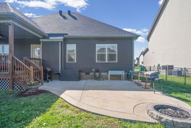 1138 N Ja Tate Dr, Clarksville, TN 37043