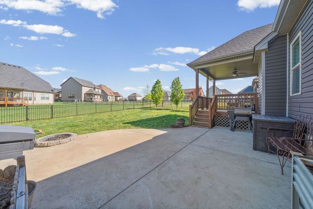 1138 N Ja Tate Dr, Clarksville, TN 37043