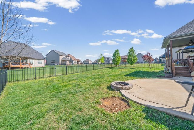 1138 N Ja Tate Dr, Clarksville, TN 37043