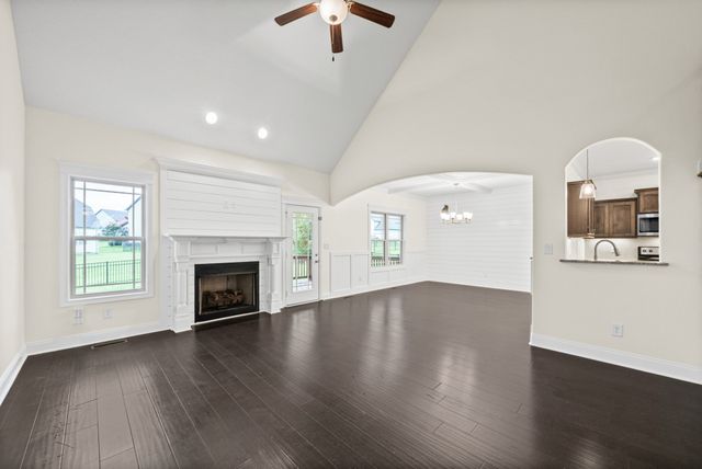 1138 N Ja Tate Dr, Clarksville, TN 37043
