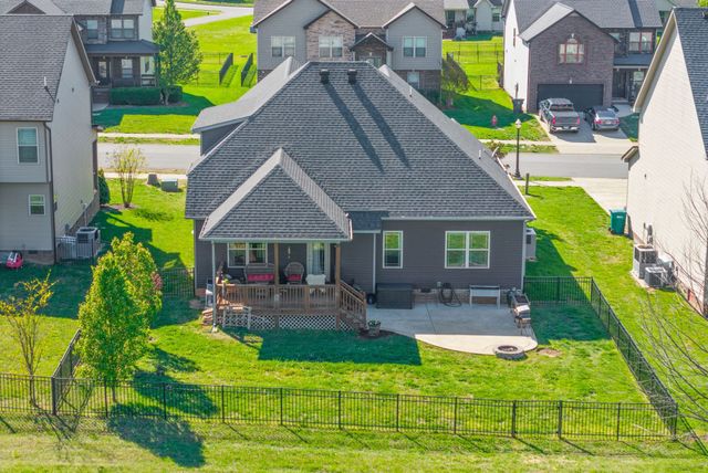 1138 N Ja Tate Dr, Clarksville, TN 37043