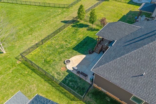 1138 N Ja Tate Dr, Clarksville, TN 37043