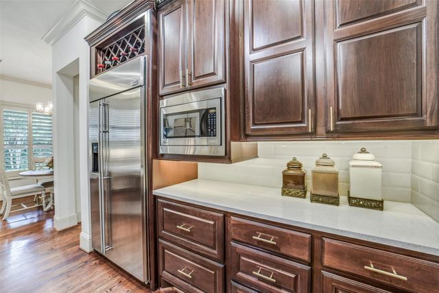 18 Windsor Court, Houston, TX 77055