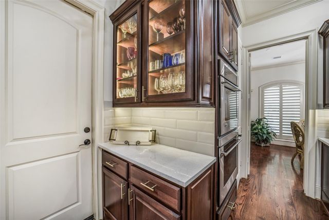 18 Windsor Court, Houston, TX 77055