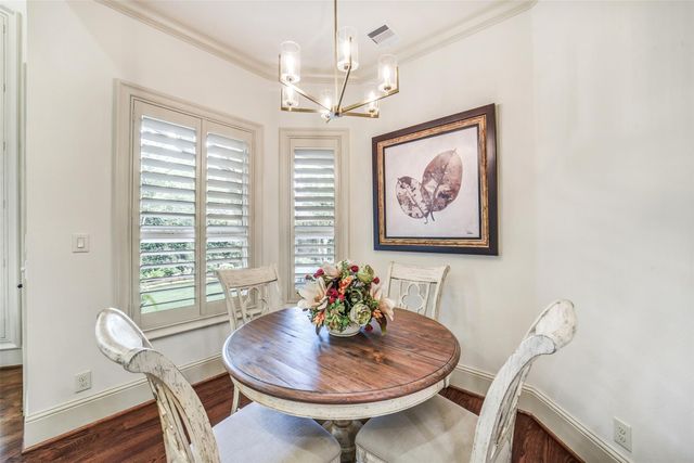 18 Windsor Court, Houston, TX 77055