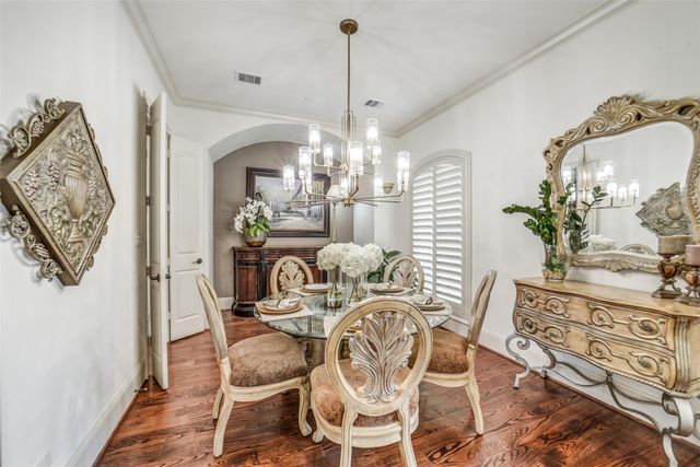 18 Windsor Court, Houston, TX 77055