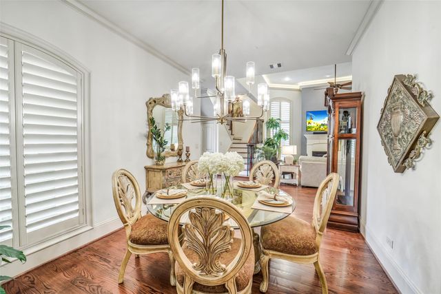 18 Windsor Court, Houston, TX 77055