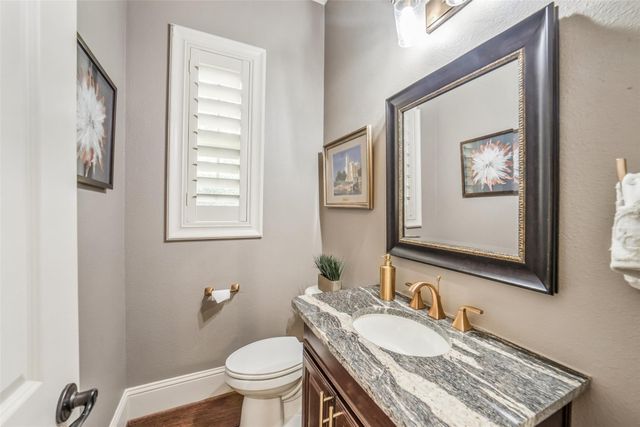 18 Windsor Court, Houston, TX 77055