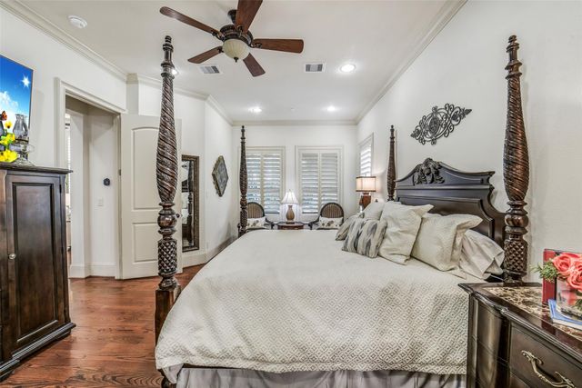 18 Windsor Court, Houston, TX 77055