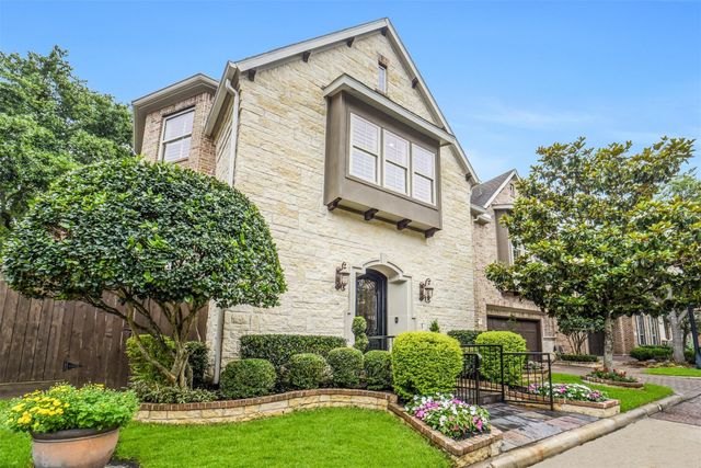 18 Windsor Court, Houston, TX 77055