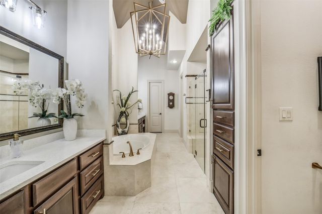18 Windsor Court, Houston, TX 77055