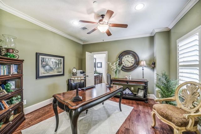 18 Windsor Court, Houston, TX 77055