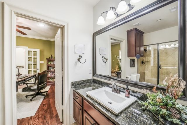 18 Windsor Court, Houston, TX 77055