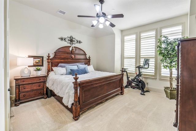 18 Windsor Court, Houston, TX 77055