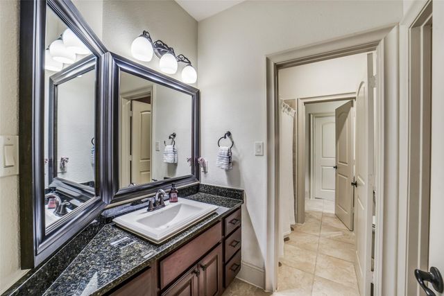 18 Windsor Court, Houston, TX 77055