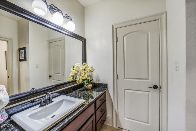 18 Windsor Court, Houston, TX 77055