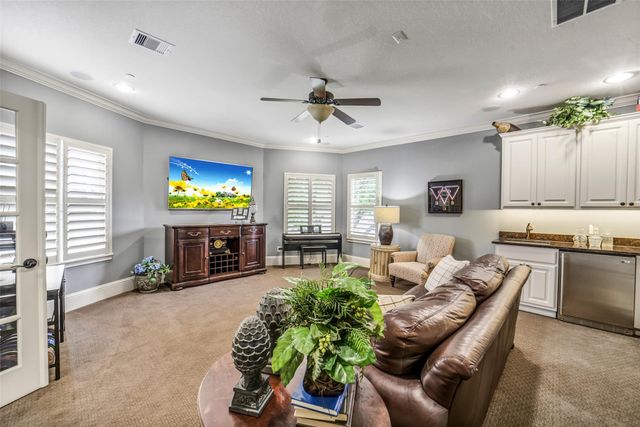 18 Windsor Court, Houston, TX 77055